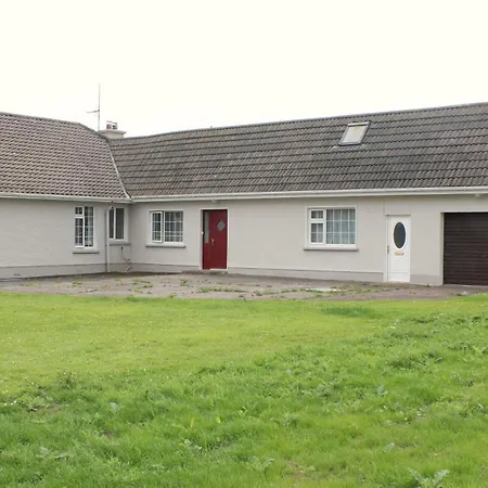 Family Home, 20 Mins From Youghal Σπίτι διακοπών Killeagh