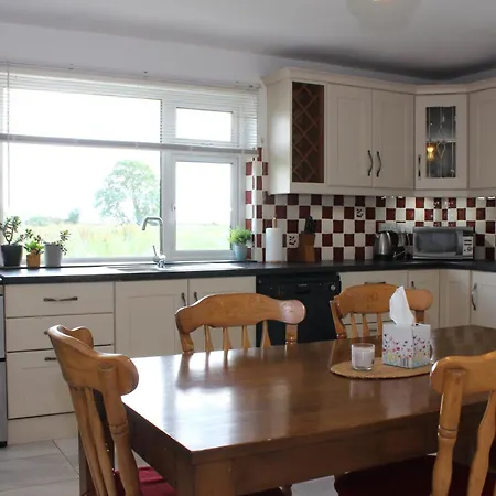 Дом отдыха Family Home, 20 Mins From Youghal *